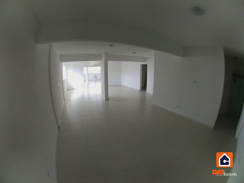 Imagem 4 de 13 de Apartamento À Venda No **centro** - 636