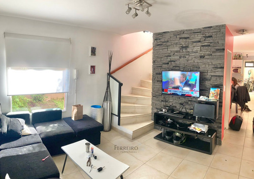 Venta De Triplex Con Jardín Y Cocheras En Barrio Cerrado