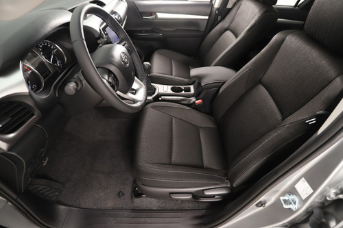 Imagen 11 de 15 de Toyota Hilux 2.8tdi 4x4 Sr 6mt