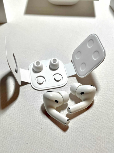 Apple AirPods Pro 1 Generación Usados Sin Empaque (Reacondicionado)