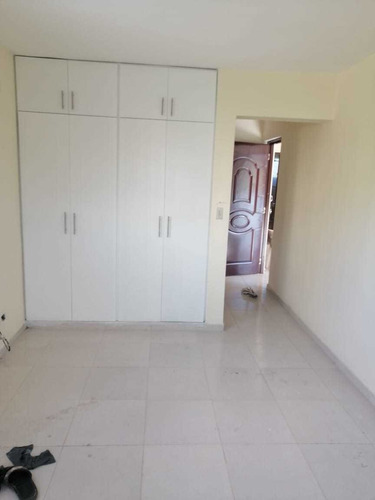 Imagen 22 de 30 de Vendo Casa De Oportunidad En Autopista De San Isidro 3 Habitaciones Principal Con Baño, Baños Común Sala Comedor Cocina Terraza, Cuarto De Servicio Con Baño Galería Marquesina. Cisterna 152 Metros