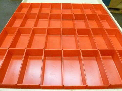 Schaller Corporation Caja Plastico Color Rojo Profundo 31.9