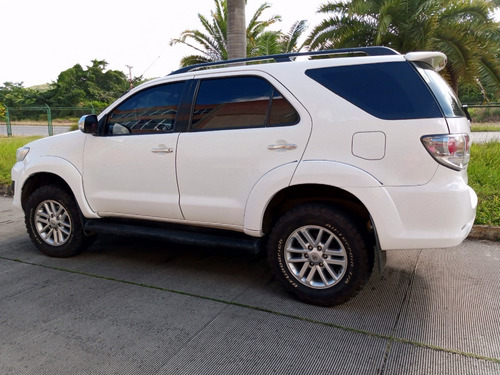 Imagen 7 de 17 de Toyota Fortuner 4x4