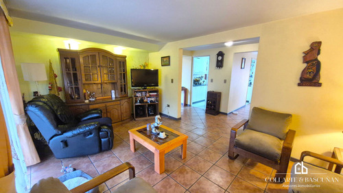 Amplia Casa En Venta. 5 Dormitorios Y 4 Baños (97136)