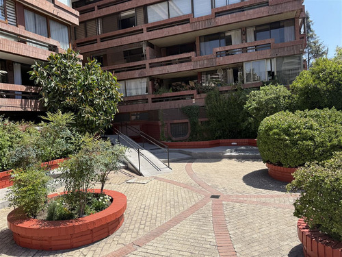 Departamento En Venta De 2 Dorm. En Las Condes