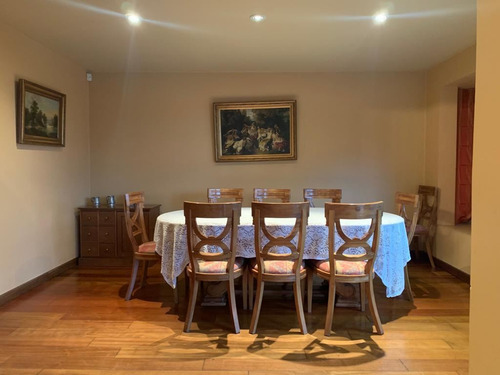 Casa En Venta De 4 Dorm. En Las Condes