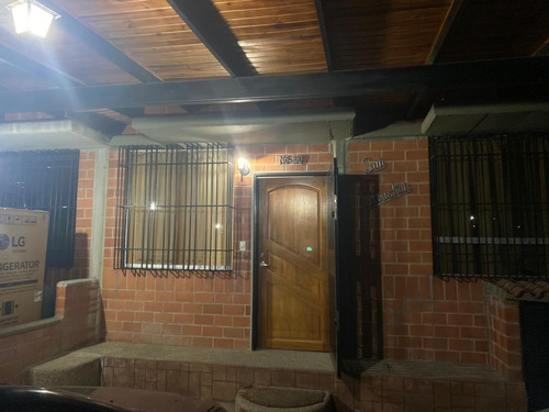 Imagen 18 de 19 de Townhouse En Venta Nueva Casarapa Los Aleros