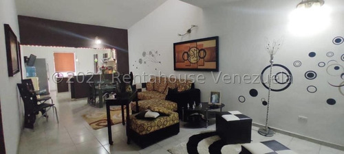 Imagen 17 de 30 de Casas En Venta Urb Privada El Amanecer Cabudare Lara. 3 Habitaciones 2 Baños 2 P/e Cod # 22-663 Katty Vasquez Rentahouse 412-1498654 En Excelentes Condiciones Al Mejor Precio De Oportunidad, Inversion