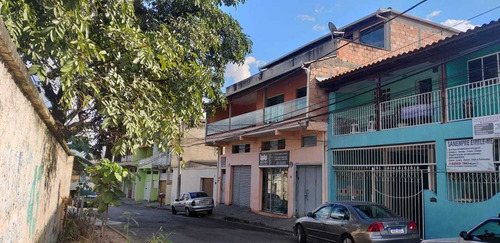 Imagem 2 de 14 de Linda Casa Tres Quartos Com Lojas E Terraço,