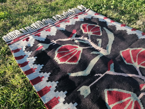 Alfombra Kilim Tapizado Floral (Usado)
