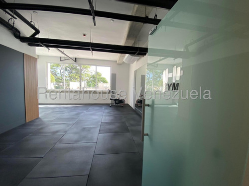 Apartamento Remodelado En Venta, Urb. Las Mercedes