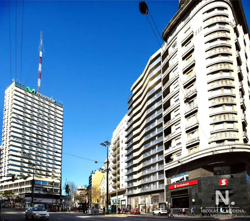 Edificio Torre Centra En Centro De Montevideo, Apartamento 2 Dormitorios Excelente Ubicación