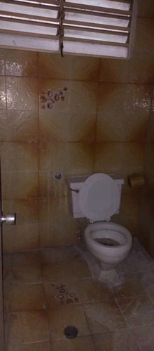 Imagen 13 de 14 de Ubicado En La Calle B De Los Ruices, Cerca De La Salida Del Metro De Los Cortijos.