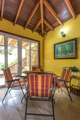Casa En Venta En Loma Del Escobero. Cod V1148