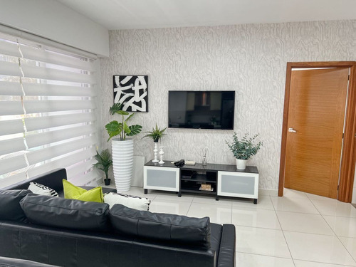 Piantini, Claro, Fresco Y Acojedor Apartamento Amueblado