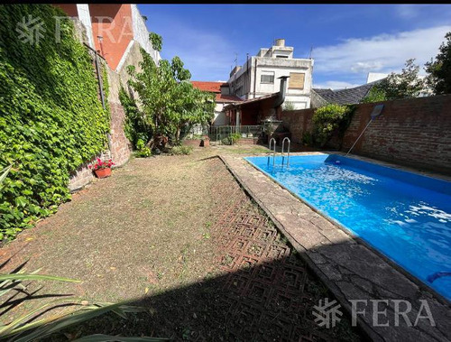 Venta Casa 5 Ambientes Con Cochera, Quincho Y Fondo Libre Con Piscina En Wilde (31071)