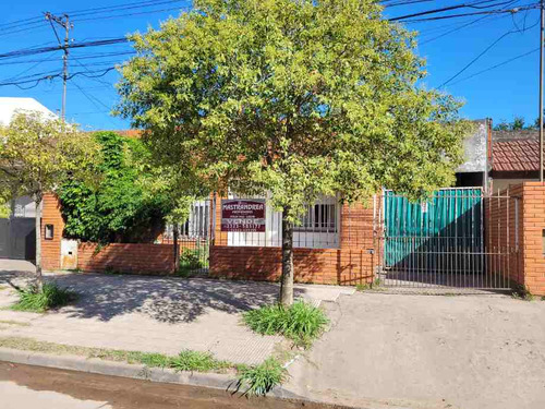 Casa En Venta En Lanusse