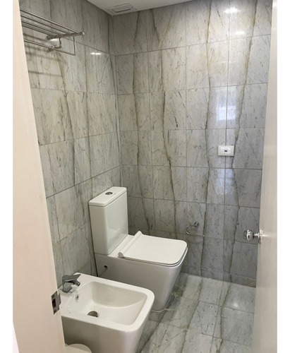 Se Vende Apto 242 M2 3h/3b/3p Altamira 4568