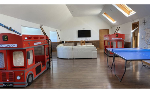 Casa Espectacular En Venta De 5 Dorm. En Pucón