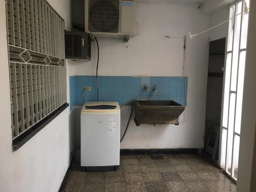 Imagen 12 de 16 de Casa De 2 Dormitorios En Venta Con Cochera Y Parillero - Centro Sur - Zona Sur