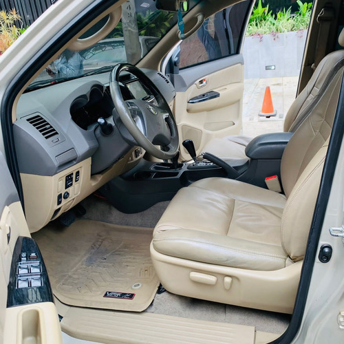 Imagen 5 de 11 de Toyota Fortuner 2013