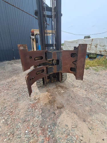 Autoelevador Tcm Cap.3000kg Con Clamps Para Bobinas