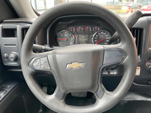 Imagen 9 de 15 de Chevrolet Silverado 2017 5.4 2500 Doble Cabina Ls 4x2 At
