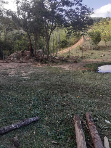 Chácara Com 2.300 Metros Quadrados