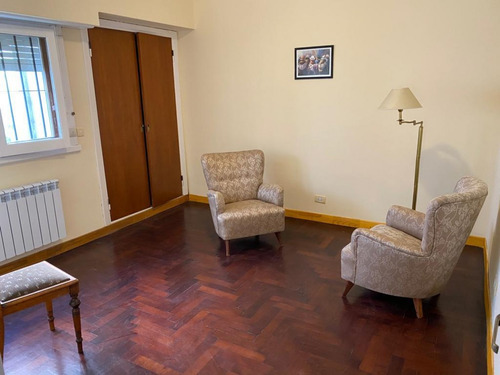 Casa Adaptada Oficina, 6 Despachos. Castelli Y Arenales, Reciclada.