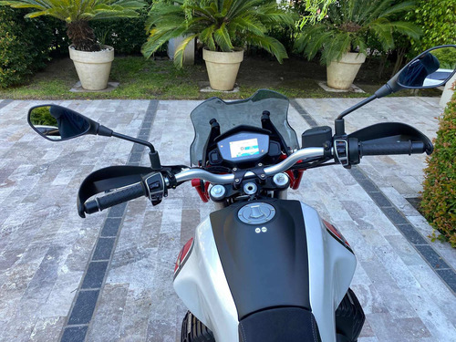 Imagen 13 de 15 de Guzzi V85 Tt