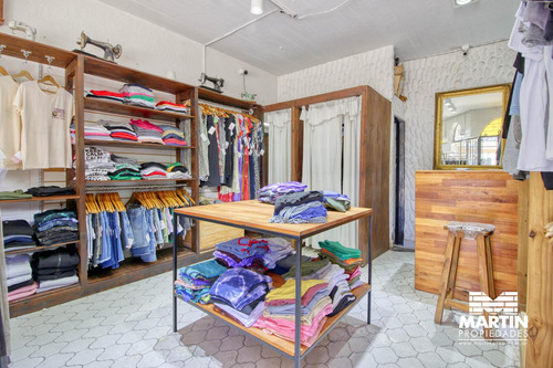 Local En Venta En Martinez. Calle Comercial.