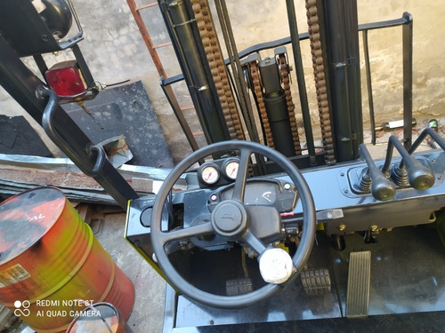 Autoelevador Clark