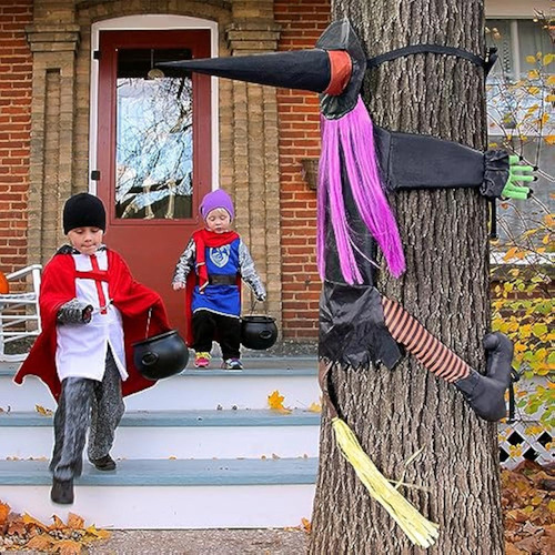 Árbol De Halloween Abrazando Decoración De Brujas