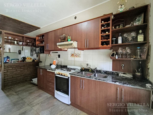 Imagen 10 de 18 de Casa Moderna En Venta De 3 Dormitorios. Cochera. Pileta. Quincho.