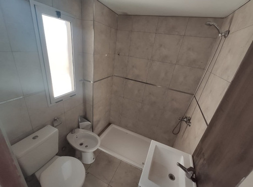 Imagen 6 de 10 de Departamento En Venta En Moron Centro