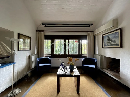 Venta- Magnifico Chalet En Zona Golf- Punta Del Este