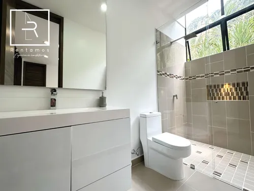Casa En Venta En El Poblado. Cod V10550