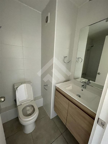 Imagen 5 de 13 de Departamento En Venta De 2 Dorm 2 Baños. En Santiago