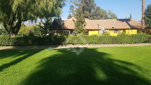 Casa En Venta De 4 Dorm. En Colina Las Brisas