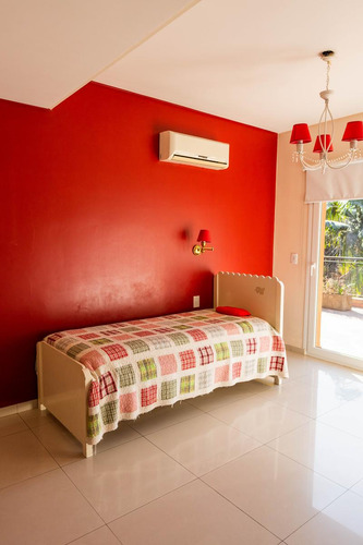 Casa De 4 Dormitorios En Venta En Yerba Buena - Los Olivos
