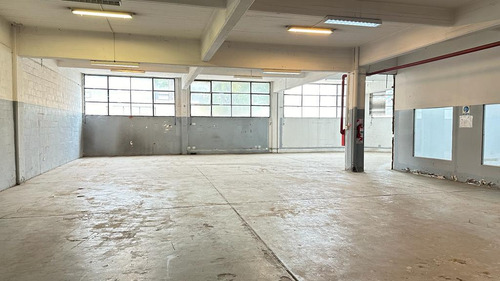 Depósito En Venta En El Barrio De Villa Riachuelo