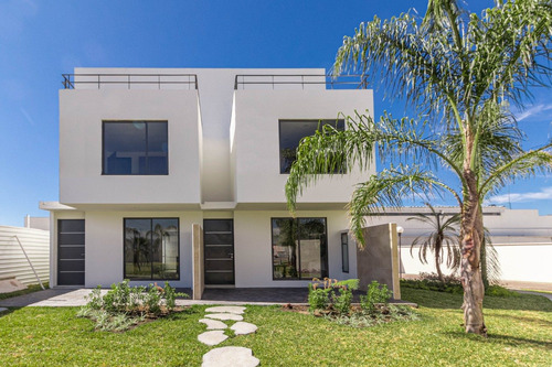 Imagen 1 de 14 de Venta De Casa Con Canchas De Tennis, Fut7, Jogging