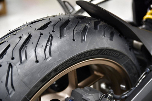 Pneu Traseiro 180/55 Zr17 Road 6 Michelin