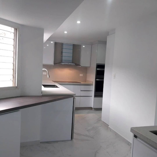 Apartamento En Venta Urb. El Bosque. Valencia. Residencias Bosque Verde. Moderno Y Remodelado.