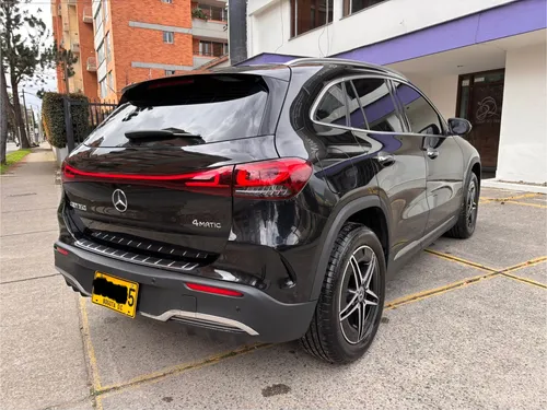 Vehículo 100% Eléctrico De Lujo Con Rendimiento Excepcional.
