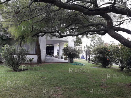 Casa En Venta En Playa Mansa, Punta Del Este, Uruguay