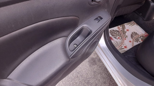 Nissan Versa Completo