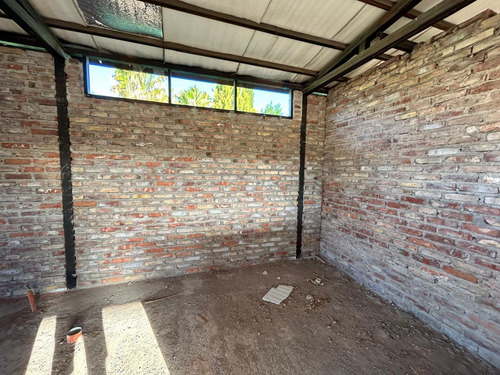 Lote Con Construcción Comercial A Terminar En Corralitos, Guaymallén.