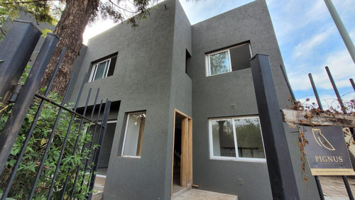 Casa 2 Dormitorios En José Wenceslao Agusti - Arguello.