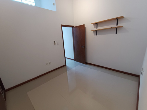Impecable Apto. De 1 Dorm. Reciclado. Próximo A Zoo, Av. Rivera Y L.a. De Herrera.